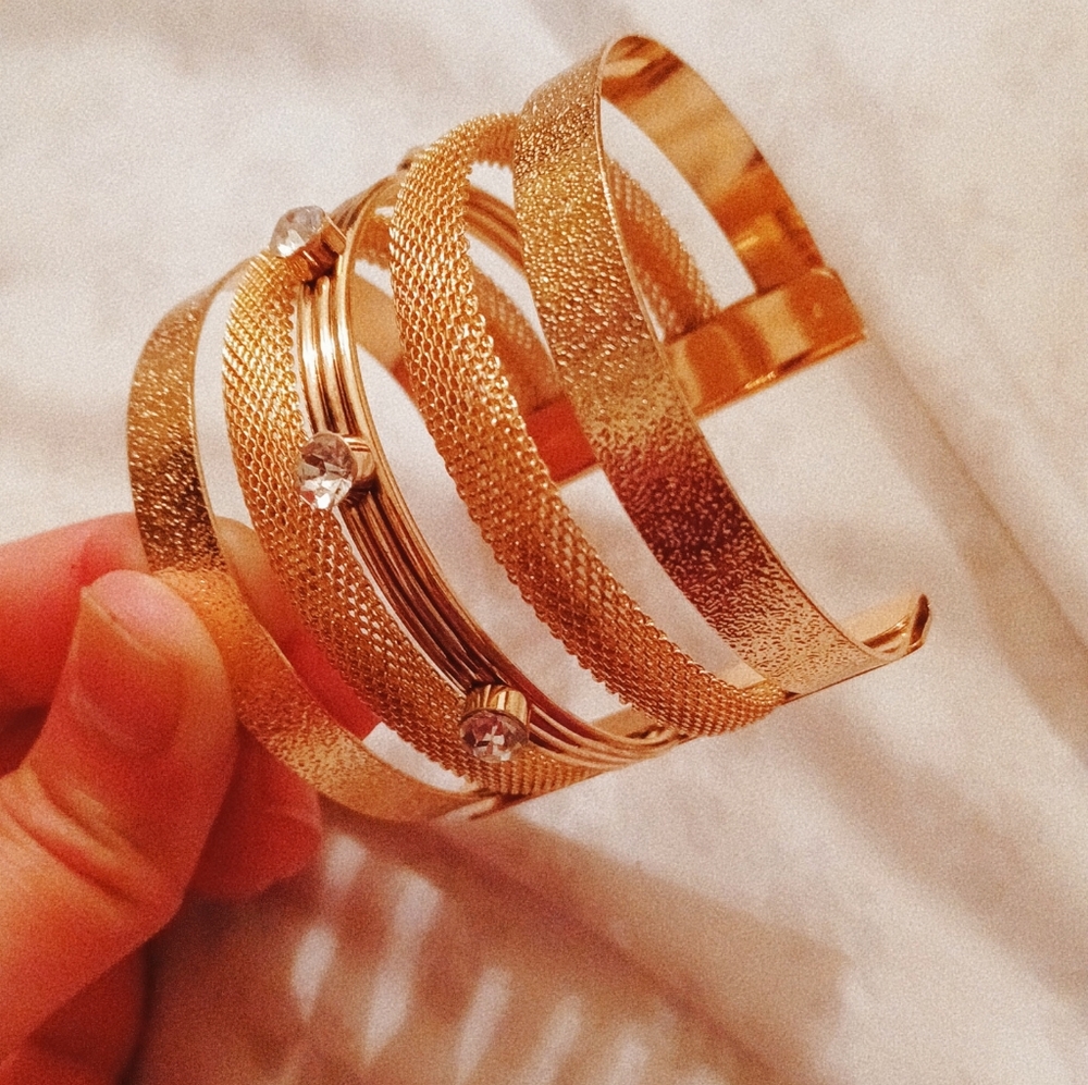 Hand cuff bracelet
